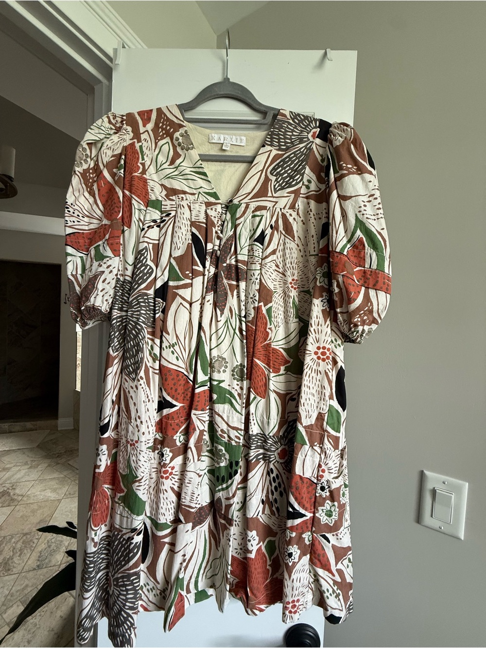 Karlie Puff-Sleeve V-Neck Dress in Multicolor